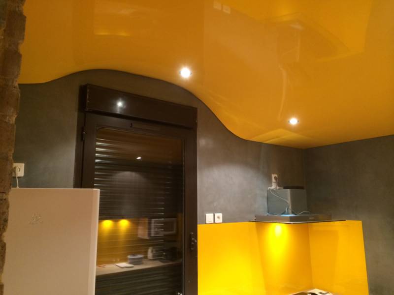 cuisine plafond tendu en forme de vague 3 dimension sur Pau