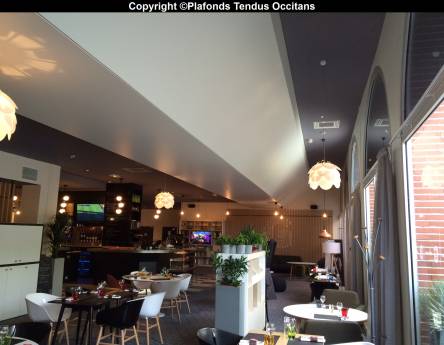 Plafond acoustique au Novotel de Toulouse