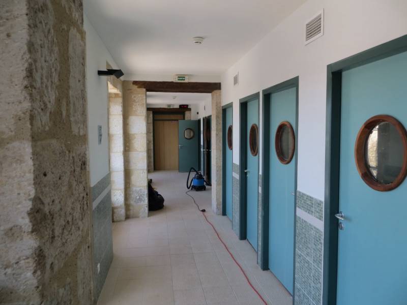 plafonds tendus dans couloir des thermes de Lectoure GERS 32