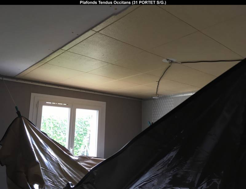 MPlafond en plaques de polystyrène sur Nailloux - Plafonds Tendus Occitans Portet s/G.ise en place du plafond tendu BARRISOL (laqué taupe)