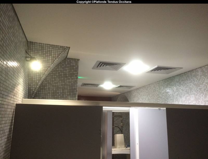 Pose d'un plafond tendu dans une piscine intérieure à Cauterets (65 – Pyrénées)