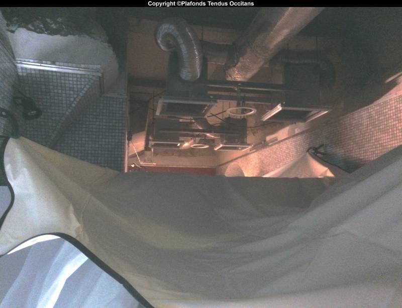 Pose d'un plafond tendu dans une piscine intérieure à Cauterets (65 – Pyrénées)