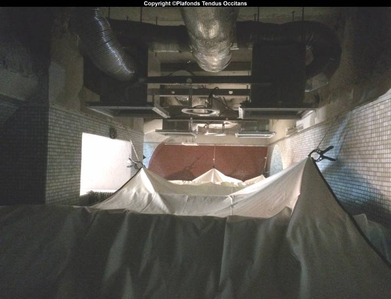 Pose d'un plafond tendu dans une piscine intérieure à Cauterets (65 – Pyrénées)