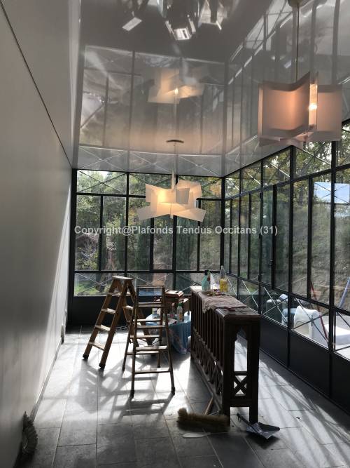 Le plafond tendu à la rescousse d’une extension !